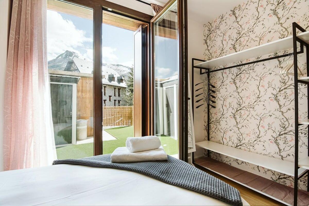 Casa Rosana - Apartamento De Diseno Con Terraza Sallent de Gállego Dış mekan fotoğraf