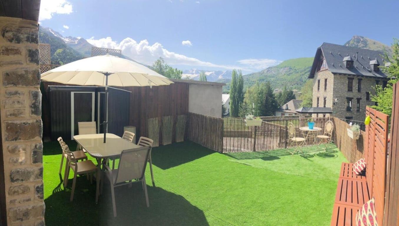 Casa Rosana - Apartamento De Diseno Con Terraza Sallent de Gállego Dış mekan fotoğraf