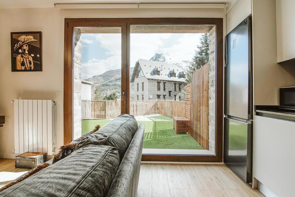 Casa Rosana - Apartamento De Diseno Con Terraza Sallent de Gállego Dış mekan fotoğraf